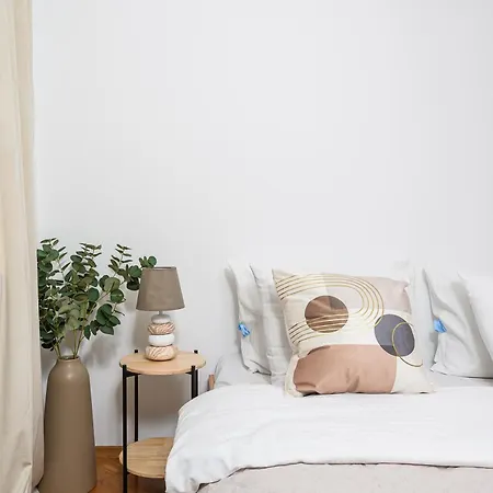 Lumina I 2br With Balcony I Near Center Of *