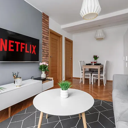 Lumina Near Center Of Apartament *