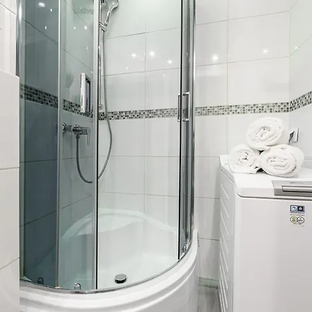Lumina I 2br With Balcony I Near Center Of Apartment