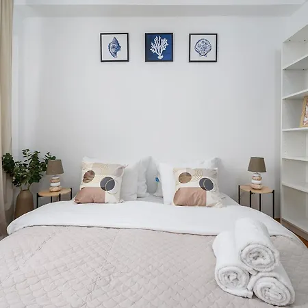 Lumina I 2br With Balcony I Near Center Of Appartement *
